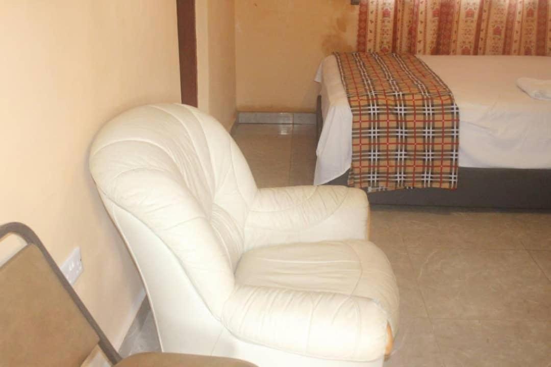 Debora Guest House Freetown Ngoại thất bức ảnh