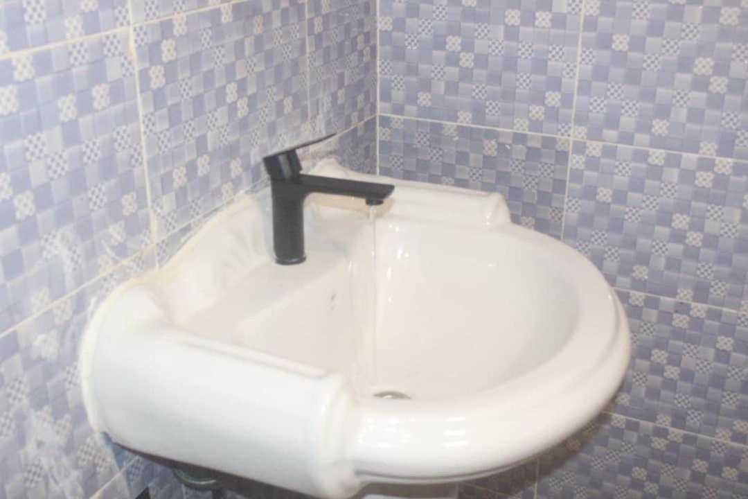Debora Guest House Freetown Ngoại thất bức ảnh