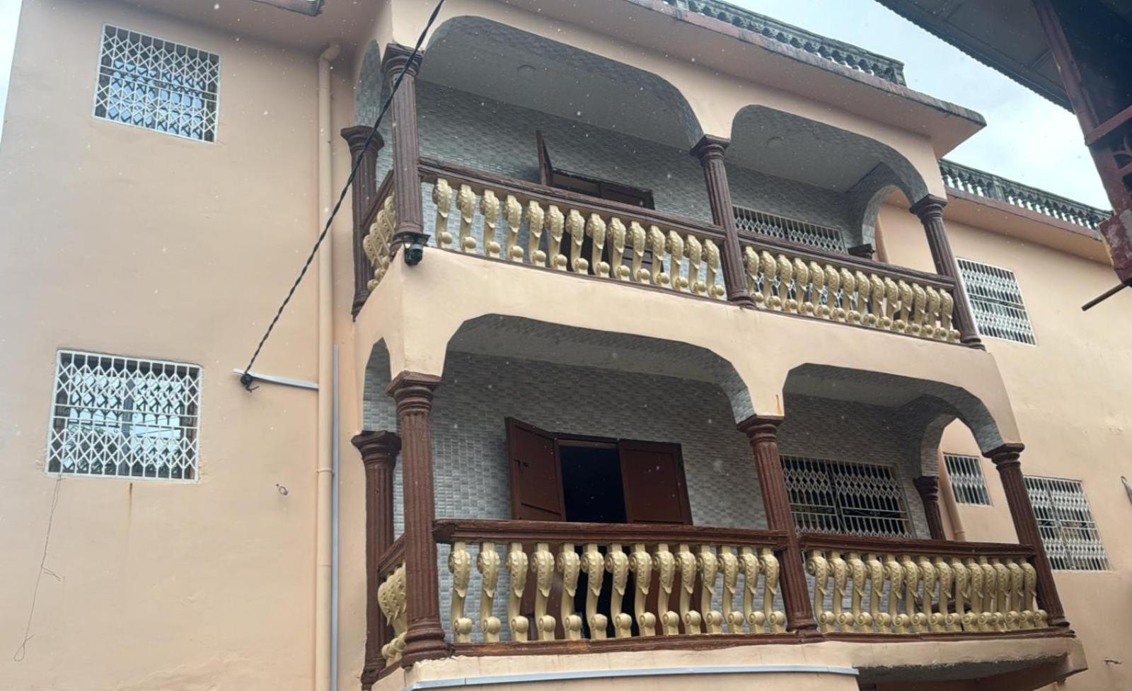 Debora Guest House Freetown Ngoại thất bức ảnh