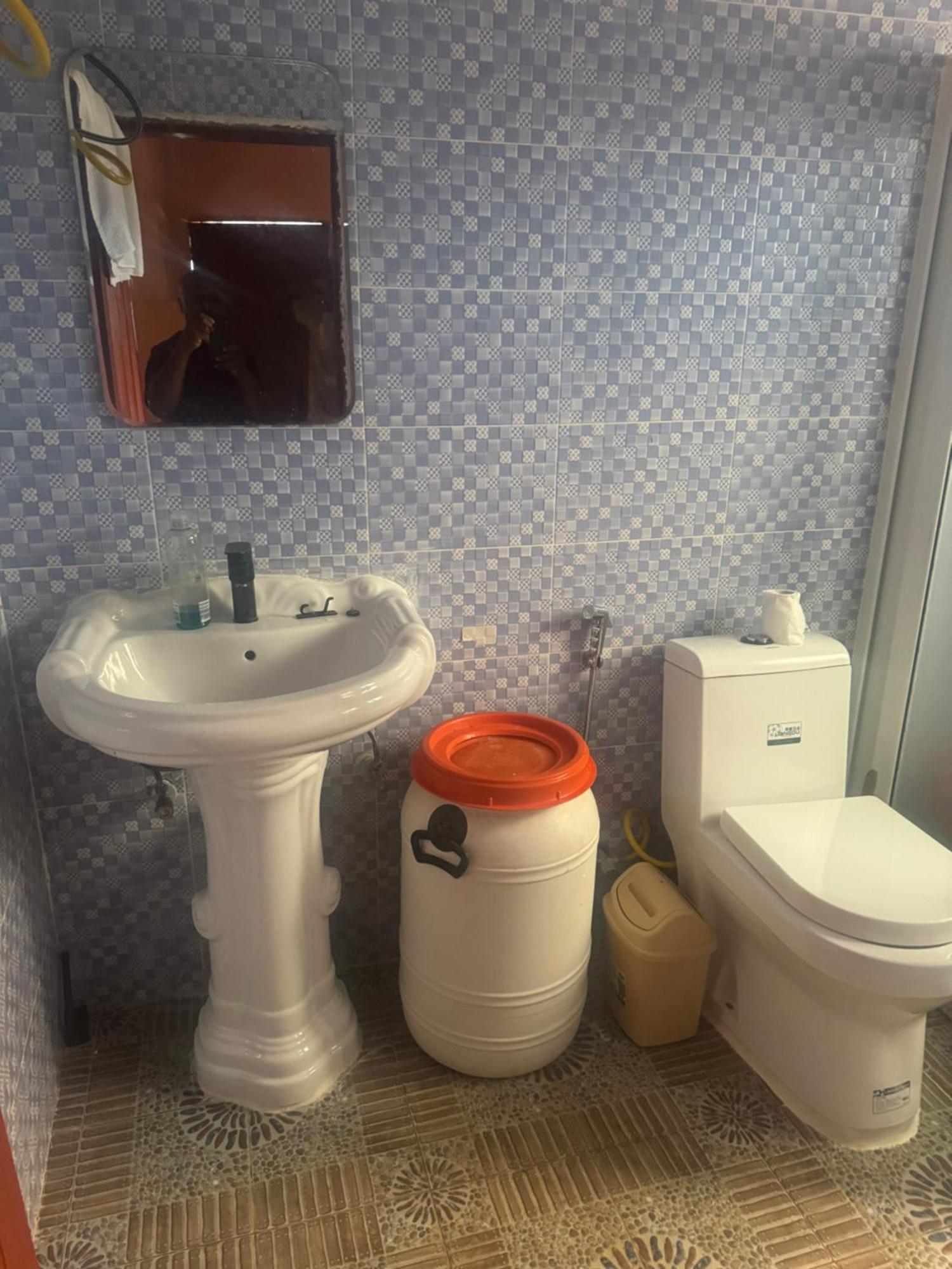 Debora Guest House Freetown Ngoại thất bức ảnh