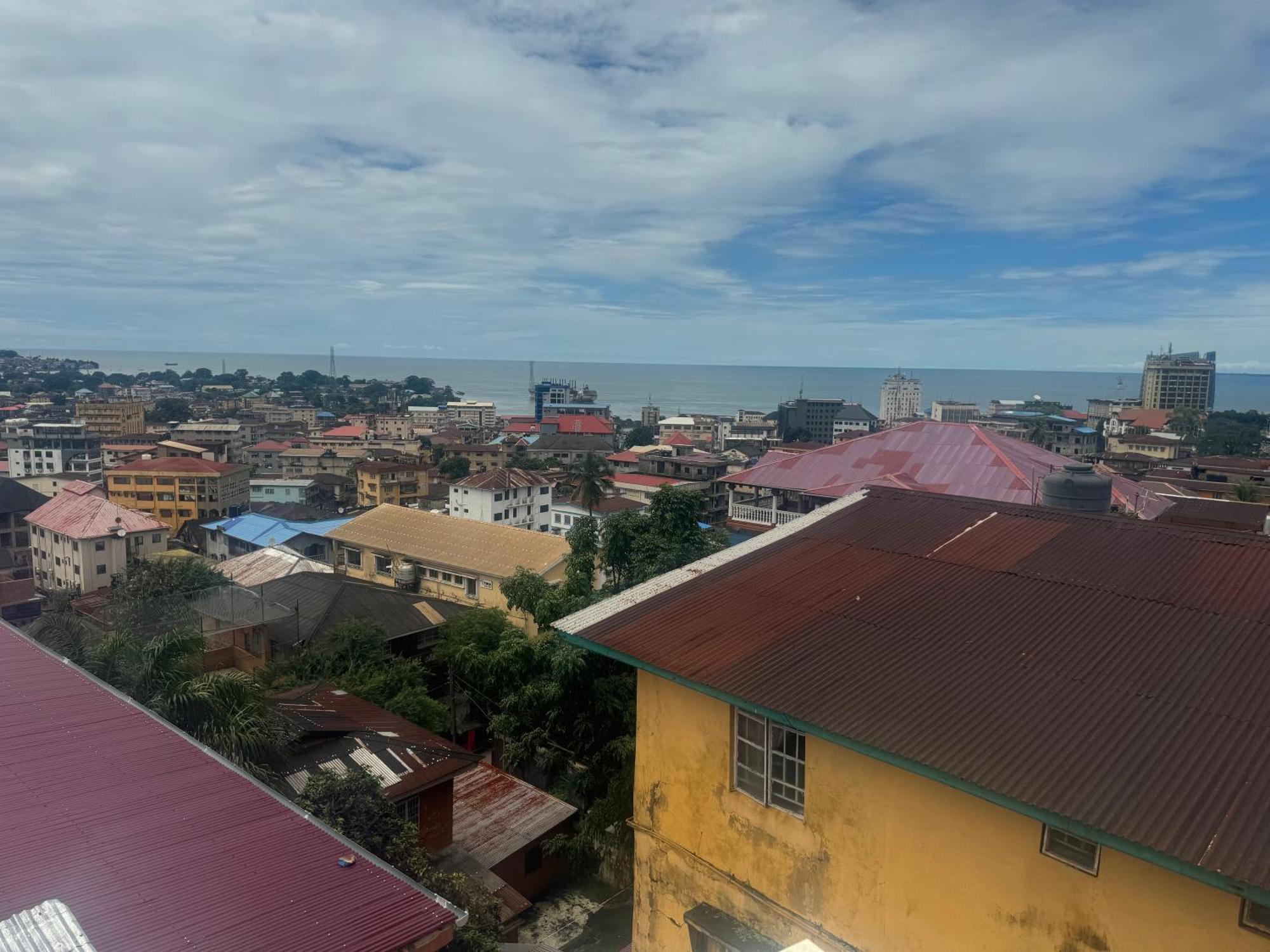 Debora Guest House Freetown Ngoại thất bức ảnh
